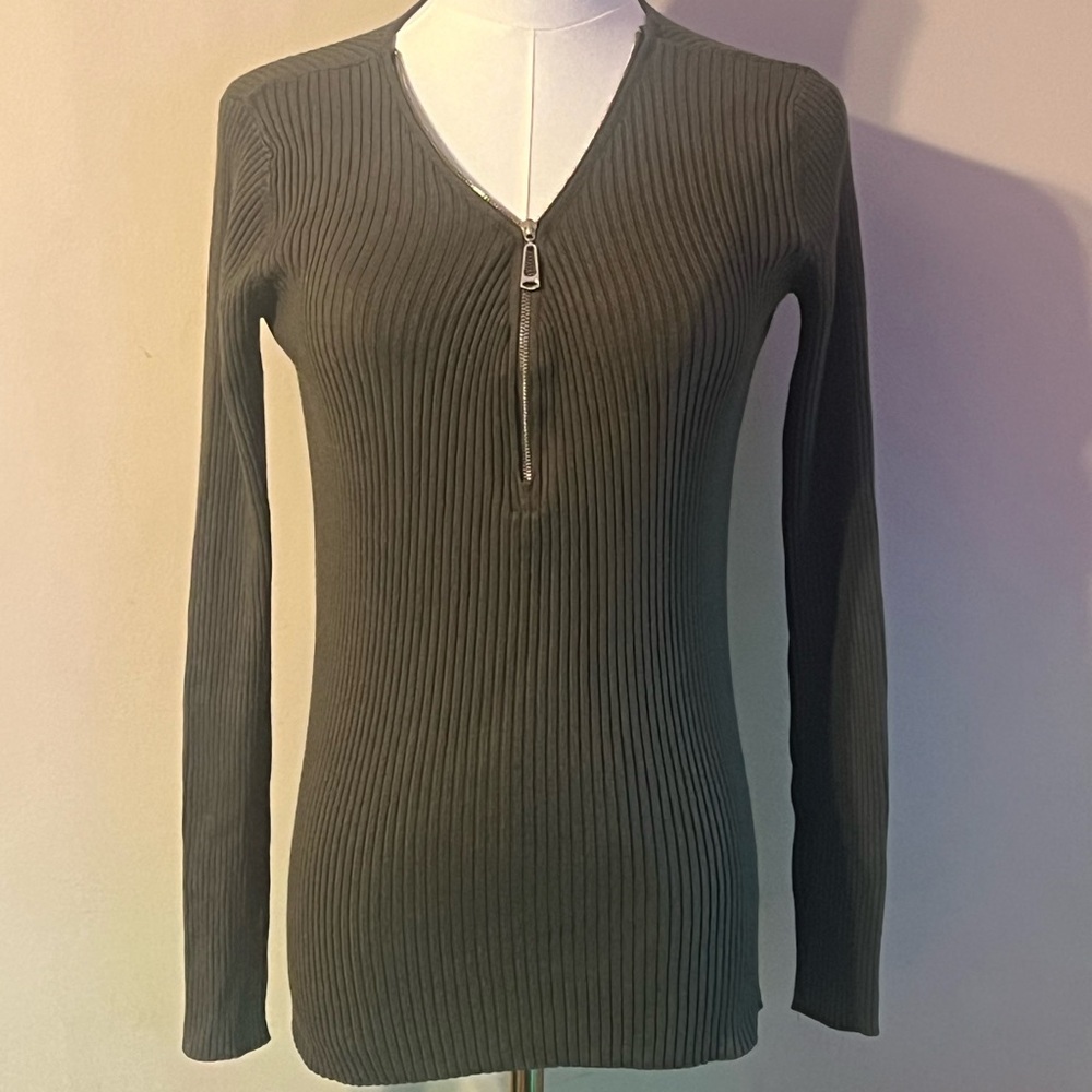 Like New Per Se Ribbed Zip Up Sweater V-Neck Long Sleeve Top